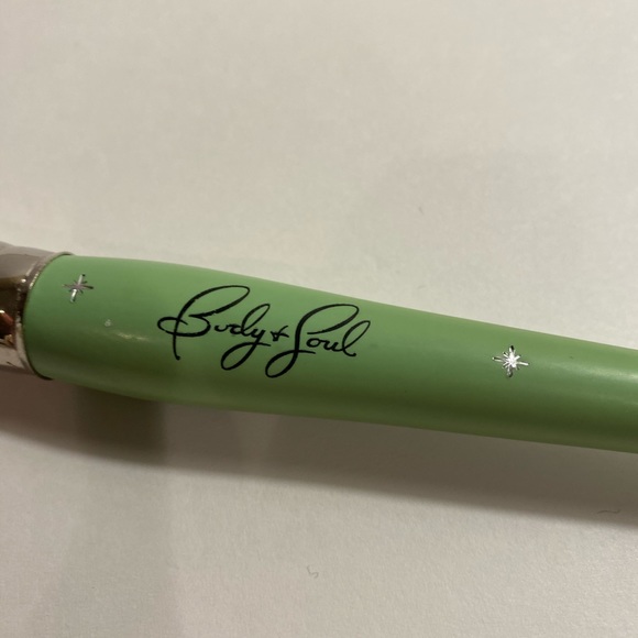 Body & Soul No1 Face/Powder Brush & Powder. - Picture 11 of 16